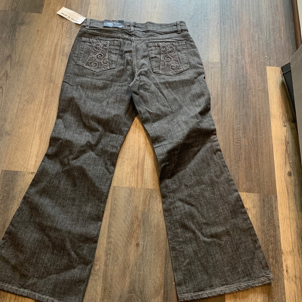 Faded  Glory embellished pocket‎ fashion jean in black. NWT